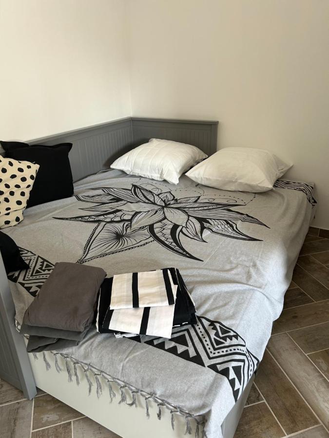 Charmant Studio Dans Villa - Jardin Privatif . Ла Сен-сюр-Мер Екстериор снимка