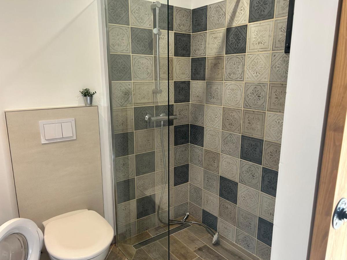 Charmant Studio Dans Villa - Jardin Privatif . Ла Сен-сюр-Мер Екстериор снимка